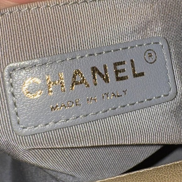 CHANEL LEATHER Boy Bag Dubai Gold - Picture 11 of 13